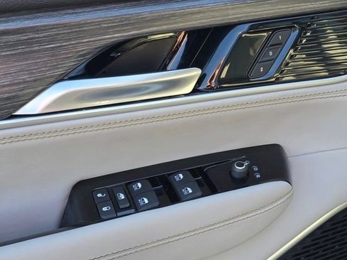 Used 2024 Jeep Wagoneer Series II AWD/4WD image 38