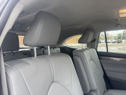 Used 2023 Toyota Highlander Limited w/ Protection Package #3 (TMS) AWD/4WD image 19