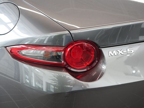 Used 2022 MAZDA MX-5 Miata Grand Touring w/ Weather Package RWD image 17