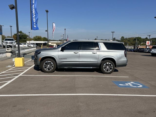 Certified 2025 Chevrolet Suburban LT w/ Comfort Package AWD/4WD image 4
