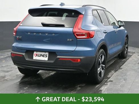 Used 2024 Volvo XC40 B5 Core image 9