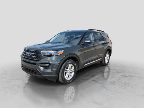 Used 2023 Ford Explorer XLT AWD/4WD image 4