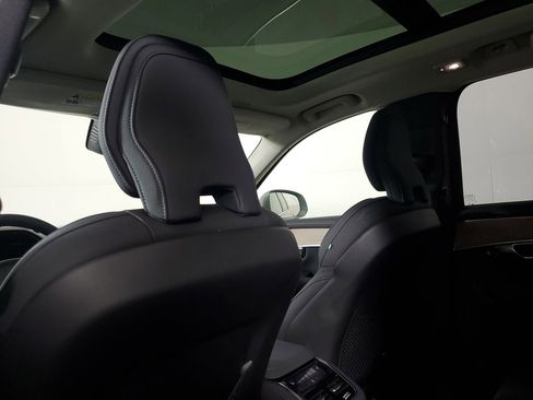 Used 2025 Volvo XC90 B6 Plus image 16