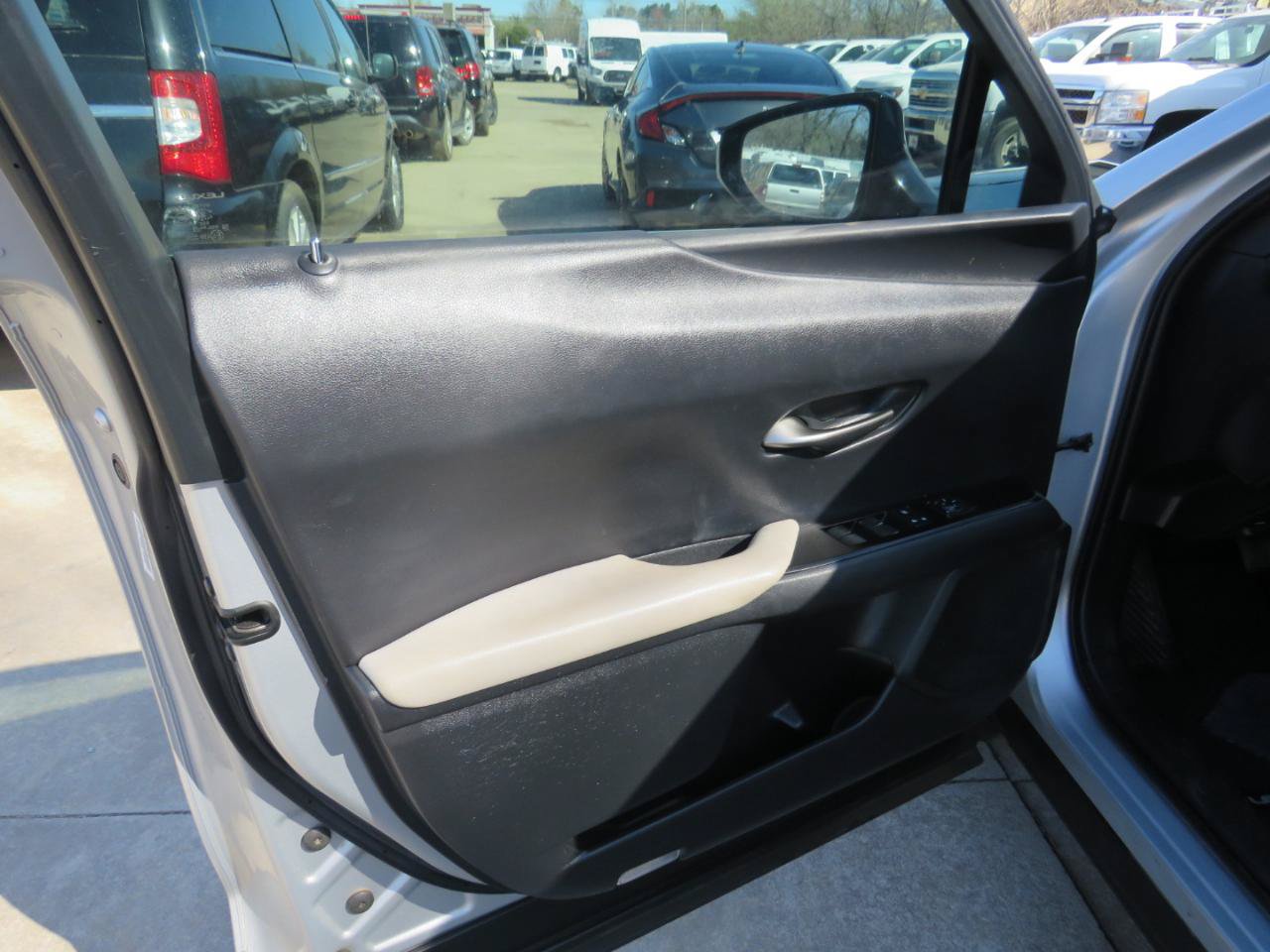 Used 2019 Lexus UX 200 FWD image 21