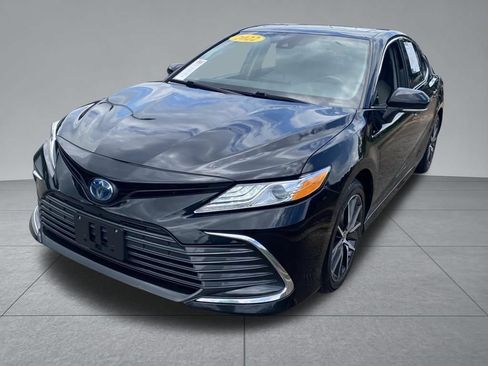 Used 2022 Toyota Camry XLE w/ Navigation Upgrade Package FWD image 2