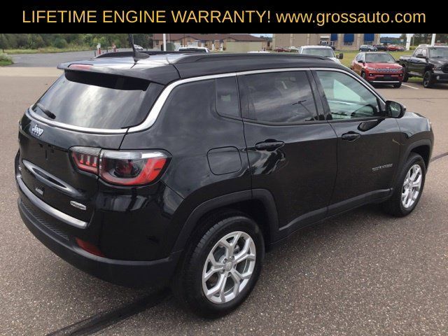 Used 2024 Jeep Compass Latitude AWD/4WD image 9