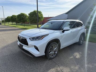 Used 2024 Toyota Highlander Platinum