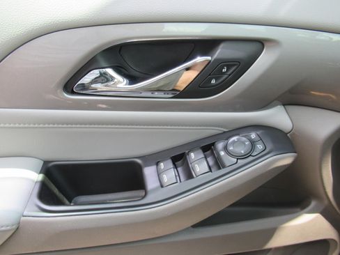 Used 2018 Chevrolet Traverse LT FWD image 20