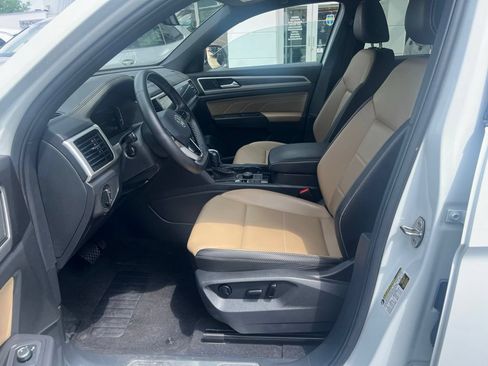 Used 2023 Volkswagen Atlas Cross Sport SE w/ Black Wheel Package AWD/4WD image 11