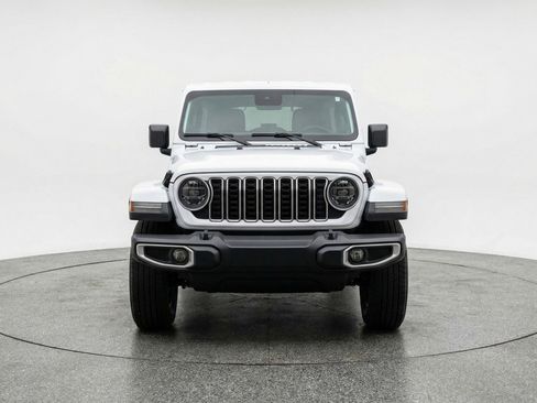 Used 2025 Jeep Wrangler Sahara AWD/4WD image 2