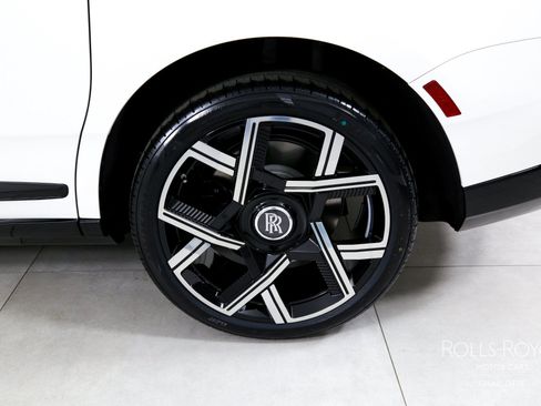 Used 2026 Rolls-Royce Cullinan AWD/4WD image 43