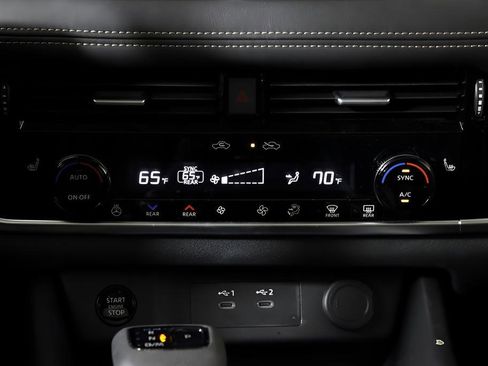 Used 2024 Nissan Rogue SL w/ SL Premium Package image 29