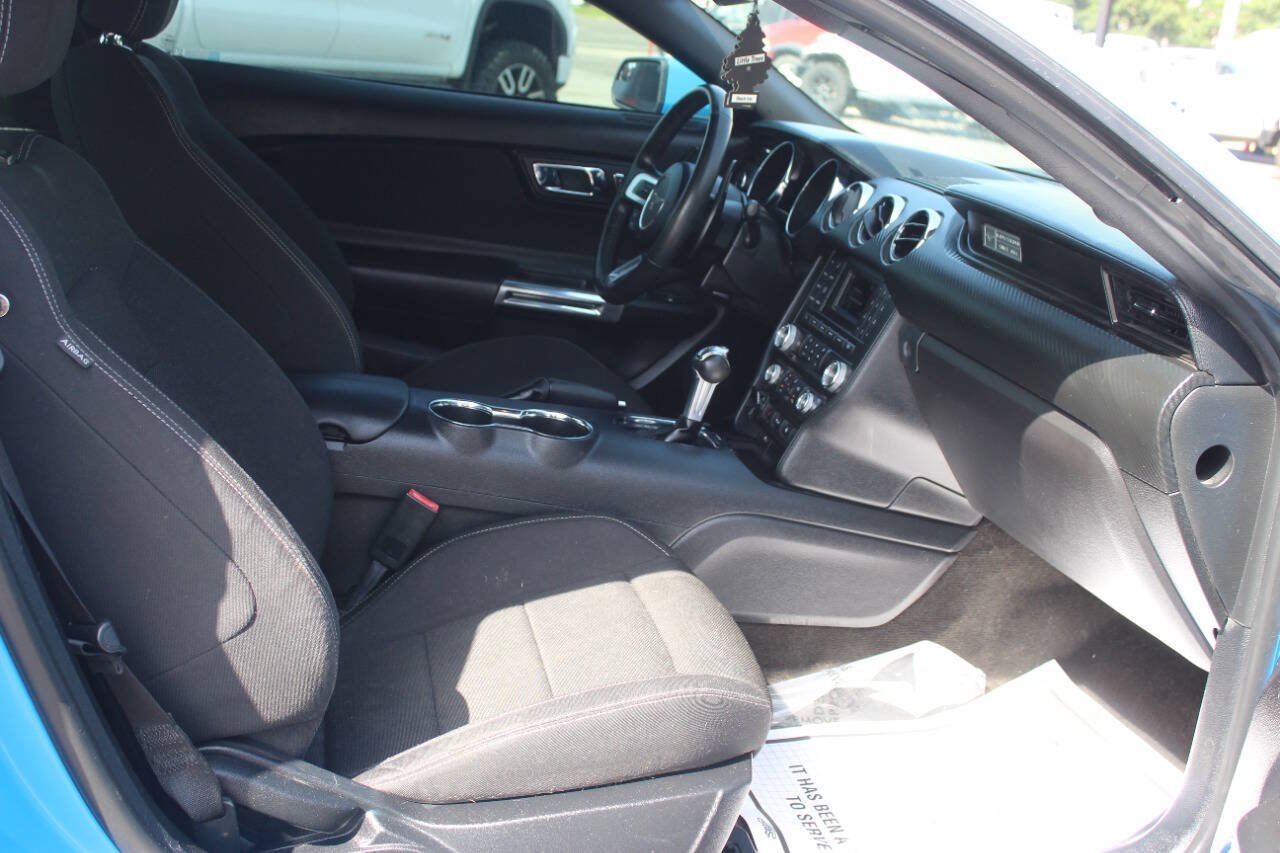 Used 2017 Ford Mustang Coupe RWD image 9