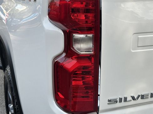 Used 2024 Chevrolet Silverado 2500 Custom w/ Custom Convenience Package image 8