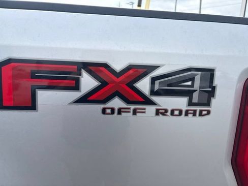 Used 2017 Ford F250 Lariat w/ Lariat Value Package AWD/4WD image 4