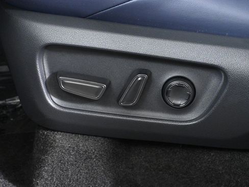 Used 2025 Toyota 4Runner Platinum AWD/4WD image 27