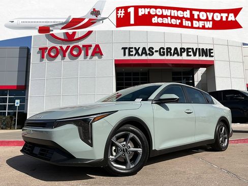 Used 2025 Kia K4 LXS image 1