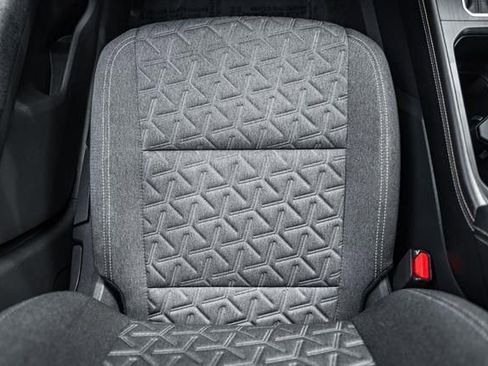 Used 2025 Nissan Kicks SV w/ Charging Package image 30