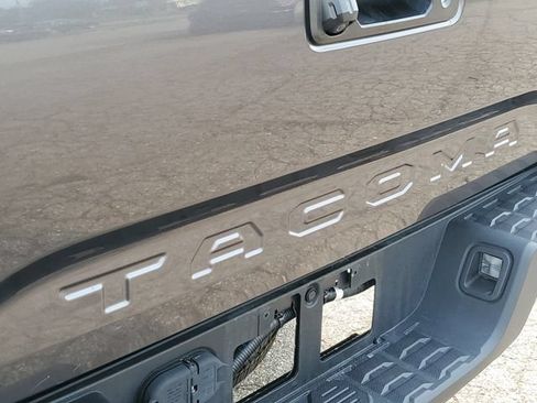 Used 2016 Toyota Tacoma SR5 w/ Towing Package RWD image 29