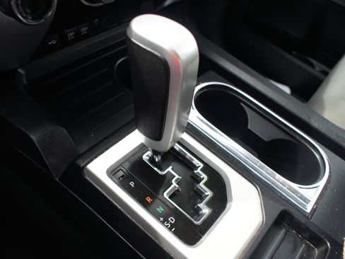 Used 2021 Toyota Tundra SR5 w/ SR5 Upgrade Package image 9