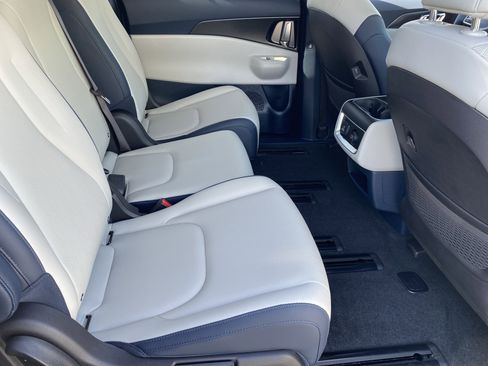 New 2026 Kia Carnival SX w/ SX Dark Edition Package image 11