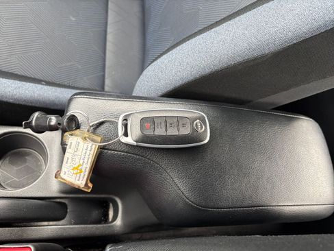 Used 2025 Nissan Versa SV image 21