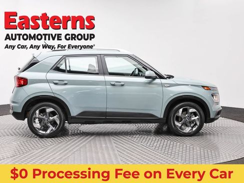 Used 2025 Hyundai Venue SEL FWD image 4
