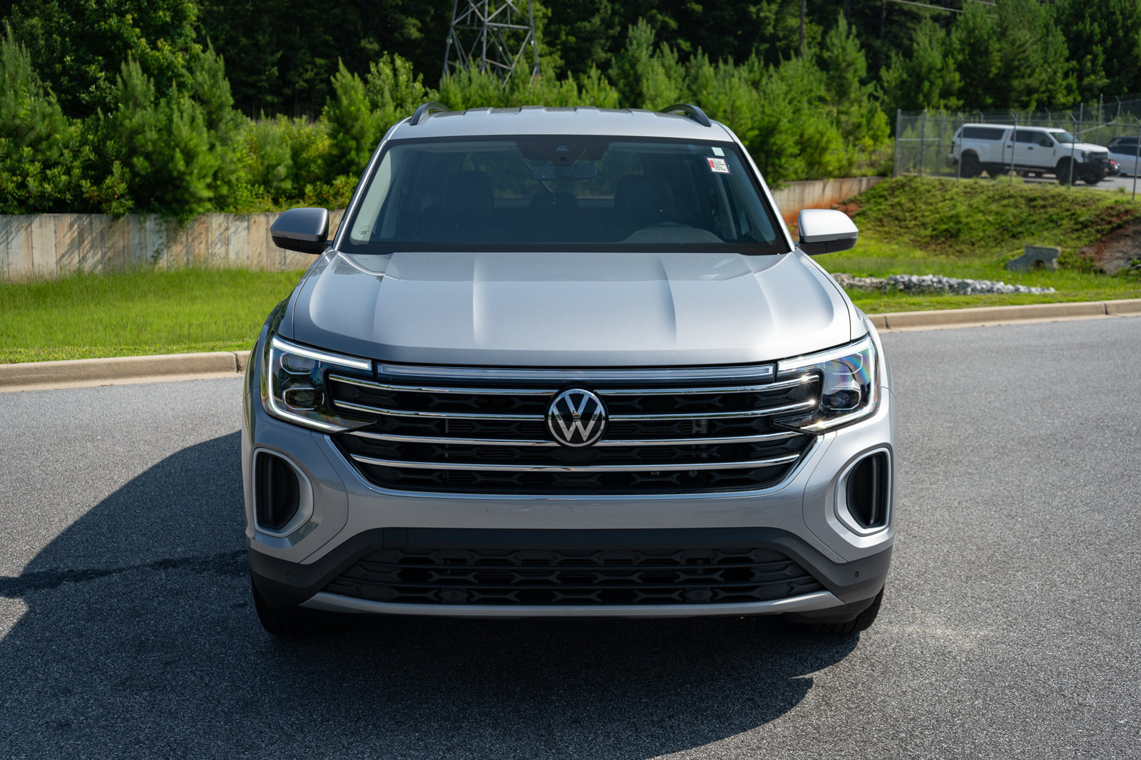 Used 2026 Volkswagen Atlas SE FWD image 2