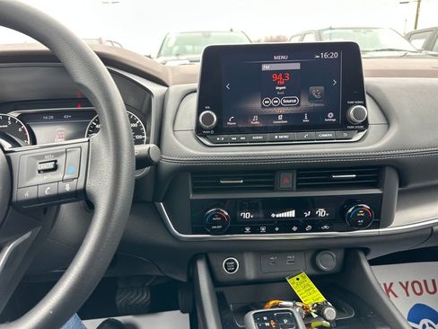 Used 2023 Nissan Rogue SV image 22