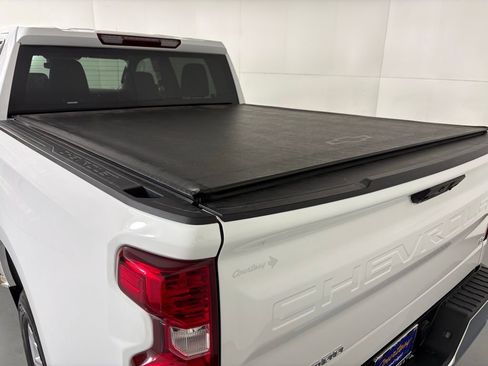 Used 2024 Chevrolet Silverado 1500 LT image 39