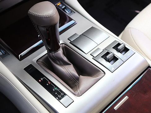 Used 2018 Lexus GX 460 Premium AWD/4WD image 29