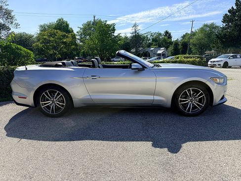 Used 2017 Ford Mustang Premium RWD image 9