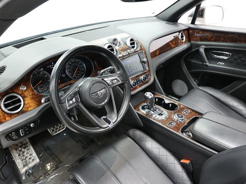 Used 2017 Bentley Bentayga AWD/4WD image 23