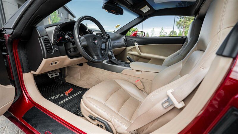 Used 2007 Chevrolet Corvette Coupe w/ Preferred Equipment Group RWD image 21