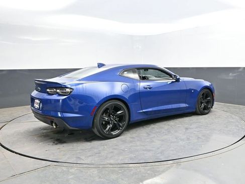 Used 2021 Chevrolet Camaro LT w/ RS Package RWD image 10
