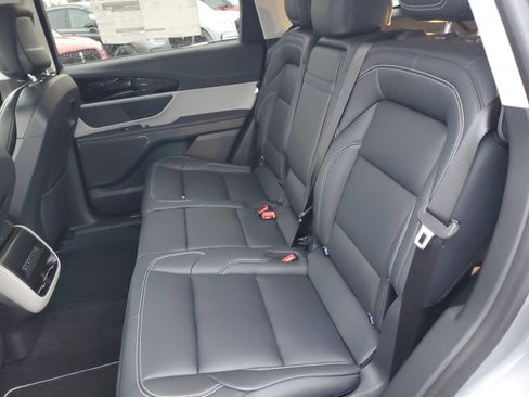 New 2025 Lincoln Nautilus Premier image 28