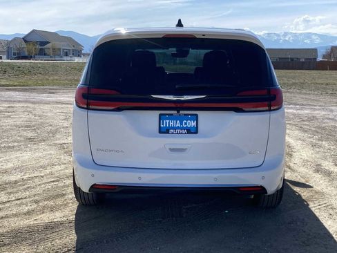 New 2026 Chrysler Pacifica Select AWD/4WD image 13