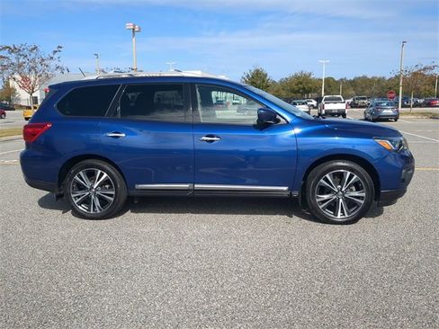 Used 2018 Nissan Pathfinder Platinum image 3