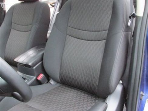 Used 2017 Nissan Rogue SV AWD/4WD image 10
