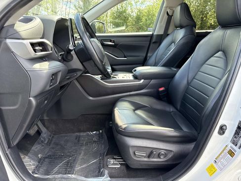 Used 2023 Toyota Highlander XLE image 30