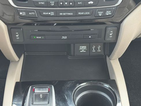 Used 2016 Honda Pilot Touring image 14