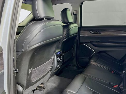 Used 2022 Jeep Grand Cherokee L Limited image 24