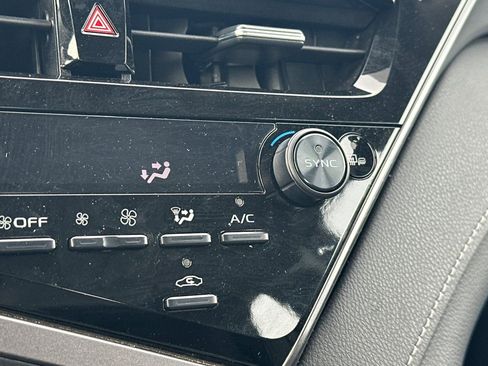 Used 2024 Toyota Camry SE image 30