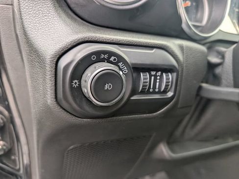 Used 2021 Jeep Wrangler Unlimited Sahara AWD/4WD image 15