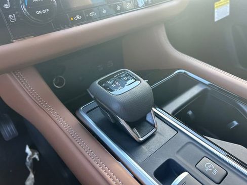 New 2025 Nissan Pathfinder Platinum w/ Black Appearance Package image 19