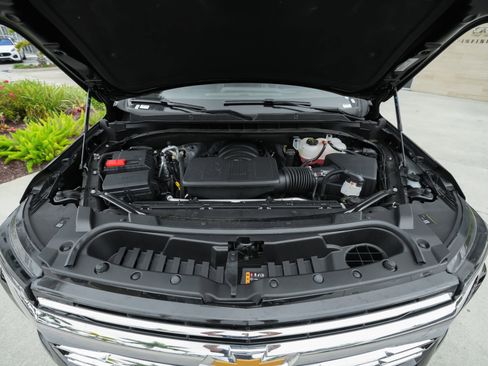 Used 2025 Chevrolet Suburban Premier image 47