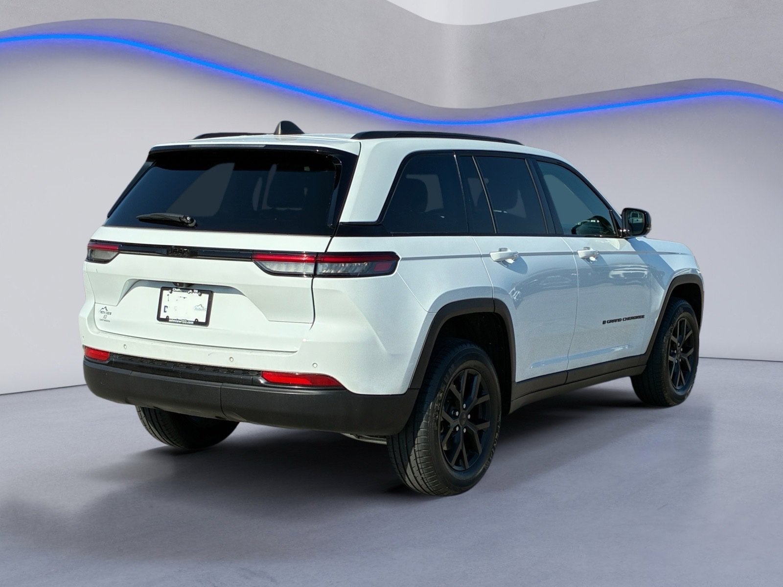 Used 2024 Jeep Grand Cherokee Altitude RWD image 6