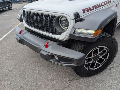 Used 2024 Jeep Wrangler Rubicon w/ Convenience Group image 13