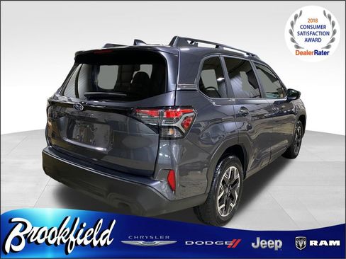 Used 2025 Subaru Forester Premium AWD/4WD image 8