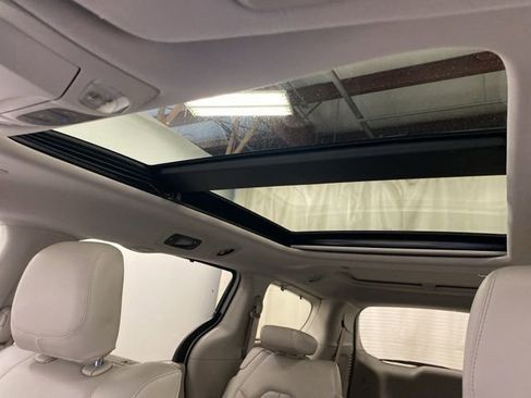 Used 2018 Chrysler Pacifica Touring-L Plus w/ Advanced Safetytec Group image 14